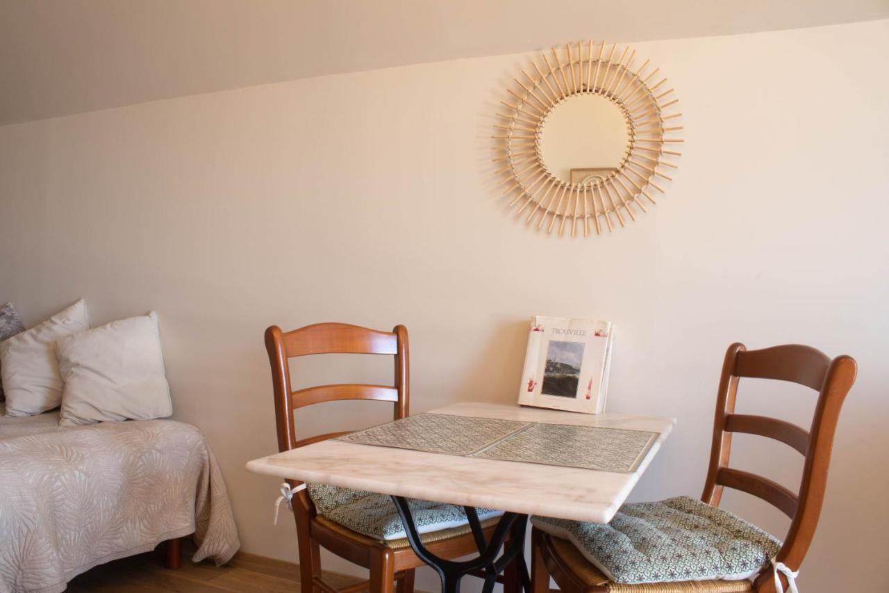 トルヴィル＝シュル＝メール Du Cote De Chez Swann 1 Bed & Breakfast エクステリア 写真